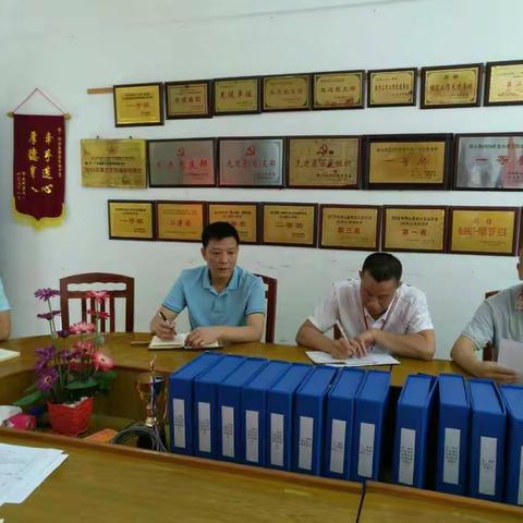 把脉课堂 析疑解难――县教研室领导到阳山县秤架民族学校开展指导教学教研工作