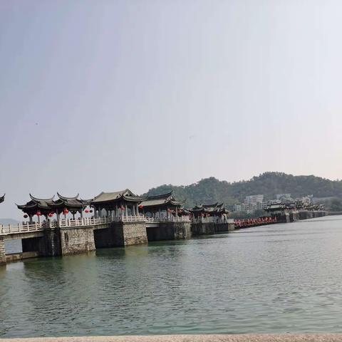 八，潮州广济城楼、牌坊街、湘子桥；汕头礐石景区