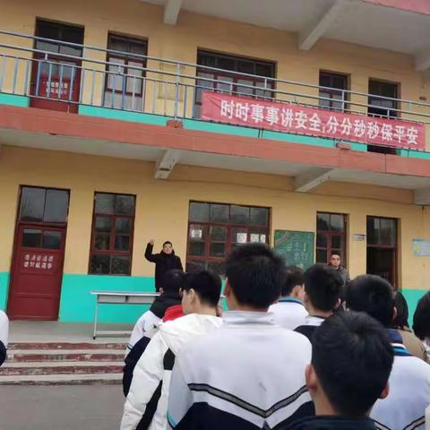 厚积薄发，超越自我——九年级下学期第一次考试表彰会暨中考动员会