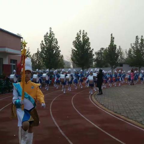 泊头市交河镇城里小学举行2017年秋季田径运动会