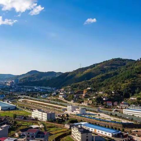 县产业园区“巾帼榜样”展播