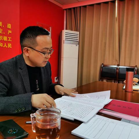 县产业园区传达学习全县“两会”精神