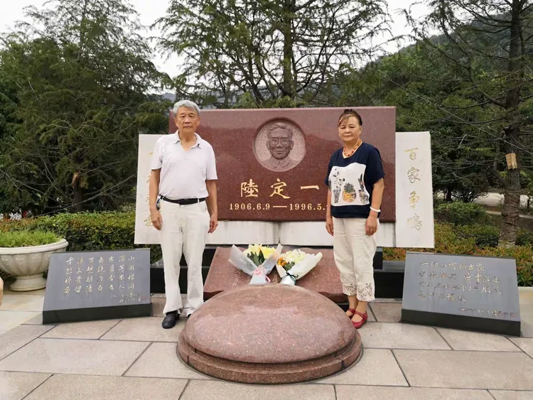 座落在太湖边无锡华侨公墓陵园内的陆定一:公墓阅读 3522018