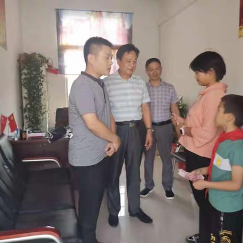 马畈镇中心学校国庆节前送温暖