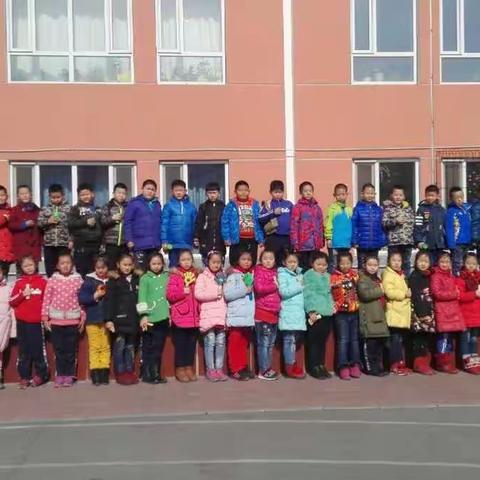 四平市八马路小学二年二班，“快乐读书，智慧少年”活动深得家长朋友们喜爱，协手共创“书香校园”