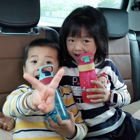 六一儿童节到了 祝俩小宝贝节日快乐