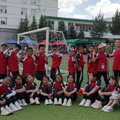 加区一小三年二班吕骏羿学期总结