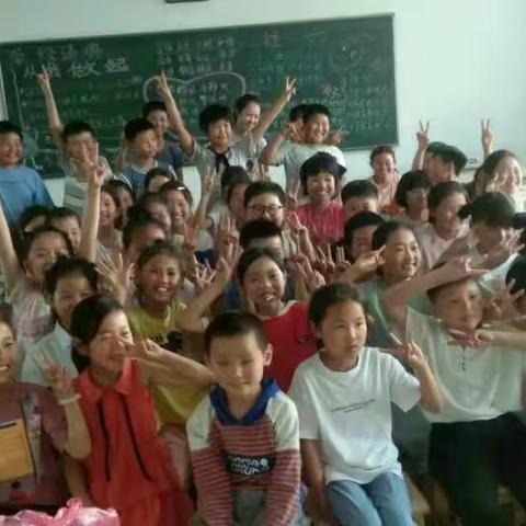 张寨镇青墩寺小学“庆祝六一  童心绽放”