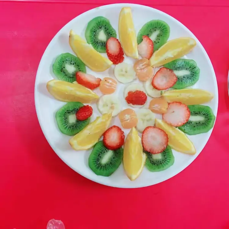 漂亮的水果拼盘。