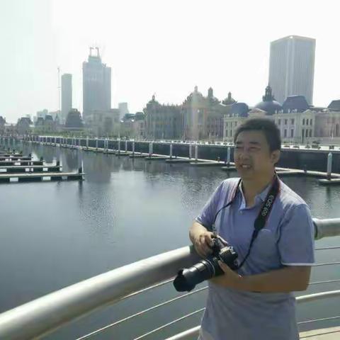 《文化影视航母》 2017027期 名家专栏 书画名家 谢兆梁，字菊友，号菊园小主。