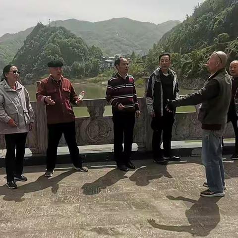 2023-4-8  几战友相约游流水镇
