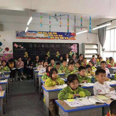 真正的美丽来源于心灵 真正的成长来源于学习———二年级教师听课掠影