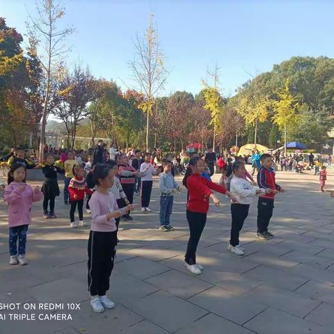 畅想金话筒口才学校“团结互助，增进友谊”户外活动掠影