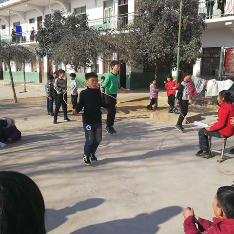 茨芭镇东坡学校学生体质测试侧记