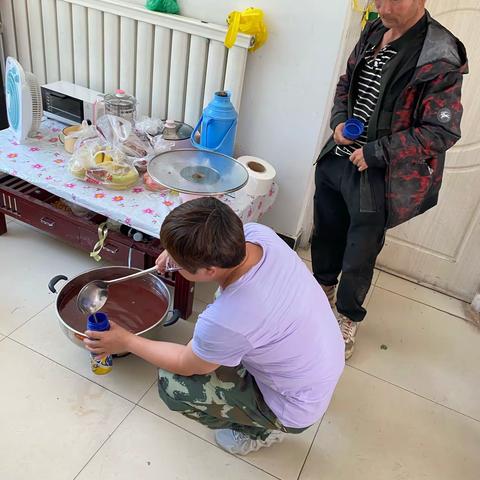 防温降暑绿豆汤，关爱员工送清凉