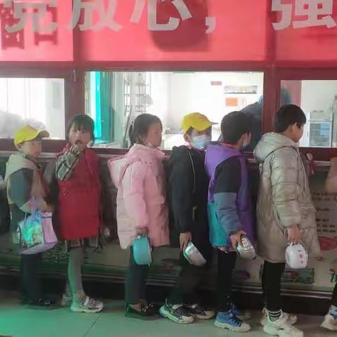 “营养午餐进校园，健康饮食伴我行”王团镇新堡完全小学营养午餐纪实