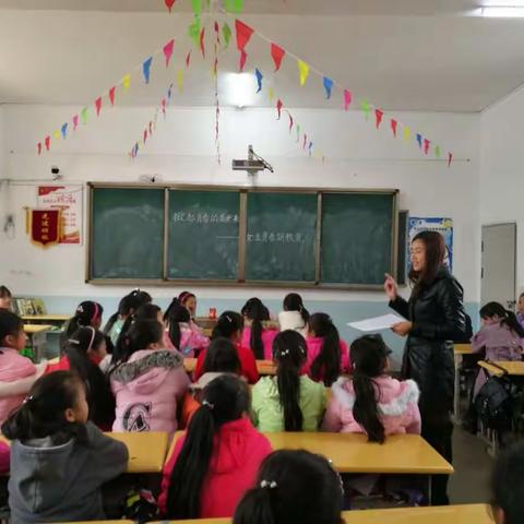 不是母亲却胜似母亲的教育一一一一记石笋小学开展“掀起青春盖头来，女生青春期健康教育”活动，