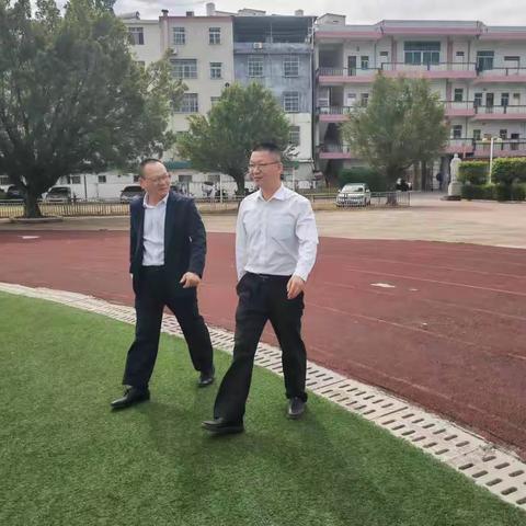 领导视察，心怀学校——县领导来我校视察工作简报
