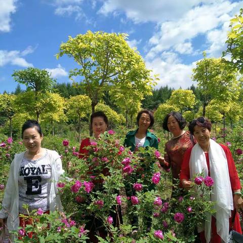 应老同学(李国华)邀请！山庄一日游！浓浓同学情 ！友谊留心间 ！🌹🌹🌹
