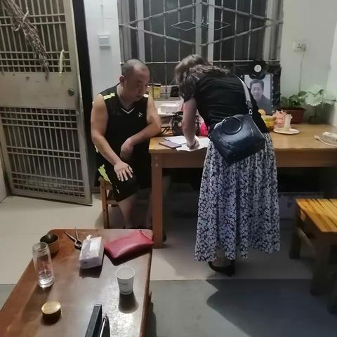 骊山街道西关社区开展残疾人动态信息更新及家庭医生签约服务活动