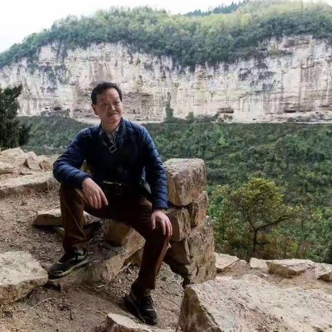 成忠义作词的歌曲《赤水河的故乡》演唱：成娟