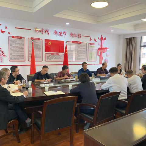 省行分行调研小组莅临武穴支行召开“打造第一个人手机银行”调研工作会