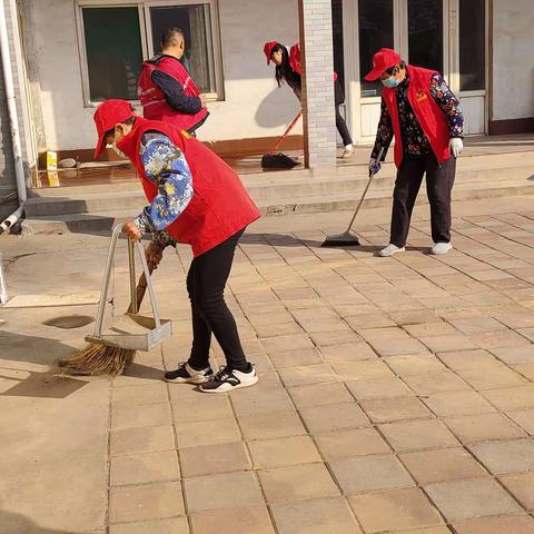 学雷锋，迎三八，木厂涧村巾帼志愿服务队在行动。
