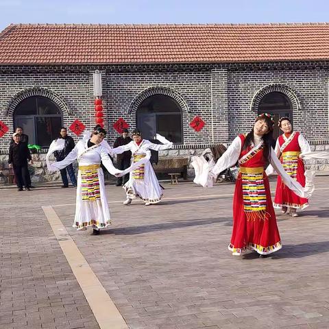 相约“咱家的大舞台”，载歌载舞庆新春！