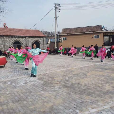 锣鼓敲起来，秧歌扭起来，音乐响起来，歌儿唱起来……双山街道木厂涧村庆新春演出