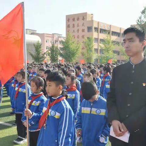 书香润泽童年 经典照亮人生                ——淇滨小学二一班主题升旗汇演