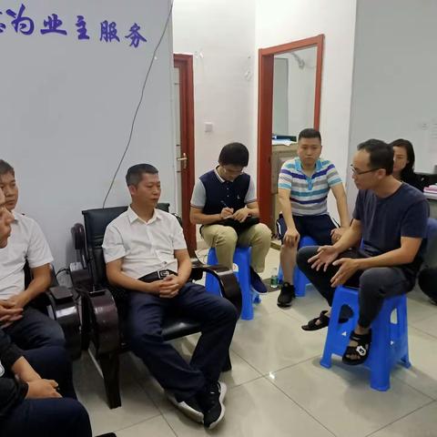 区政府副区长王才华现场协调解决海秀天成停车费过高的问题