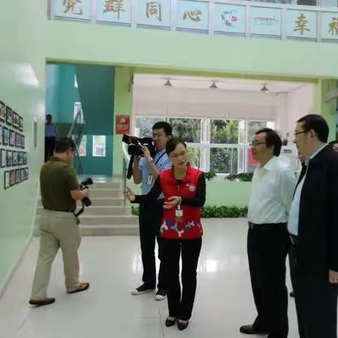 市委常委李小甘一行到前海社区调研指导学习贯彻党的十九大精神情况