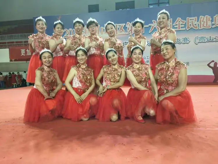 舞蹈队集体照