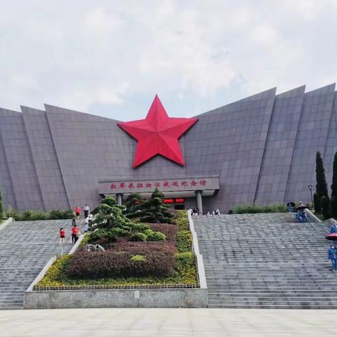 重走长征路   传承红色基因   牢记初心使命——记北海九中党员教师赴大坪渡口缅怀先烈