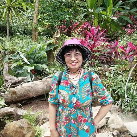 云南美丽神话般的地方，2020年9月17日，嫚丽，梅梅，老片，敬敏，大海，邵舫，来胜，文华，庞锡华，8人一路同行。