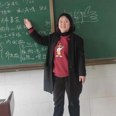 潜心教研勤探索，引领教学促提高。