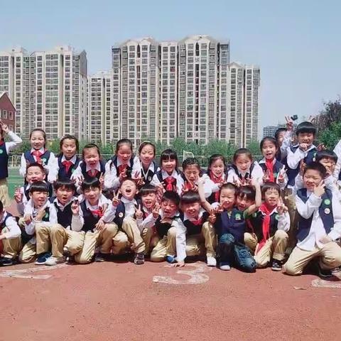 坚持是一种可贵的品质，见证日积月累的力量----二年八班每日一字一练之月总结