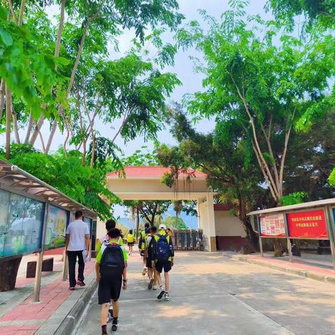 同舟共济扬帆起，乘风破浪万里航----三亚市第四小学教育集团华丽、文门校区第二次数学联合教研活动。