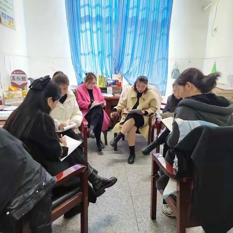 质量分析促发展，齐聚力量共提升--五年级语文组五上期末考情分析会