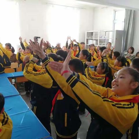 时间过得真快，一个月的时间转瞬即逝，家书如约而至，亲爱的家长朋友大家好！孩子们这个月里又很充实，收获满满。