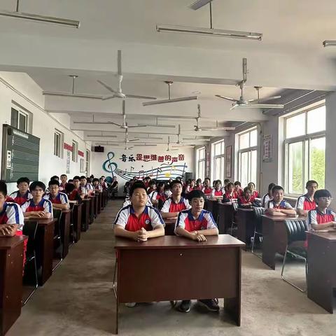 人生当自勉，学习需坚持——上园镇学校中学部成绩分析会