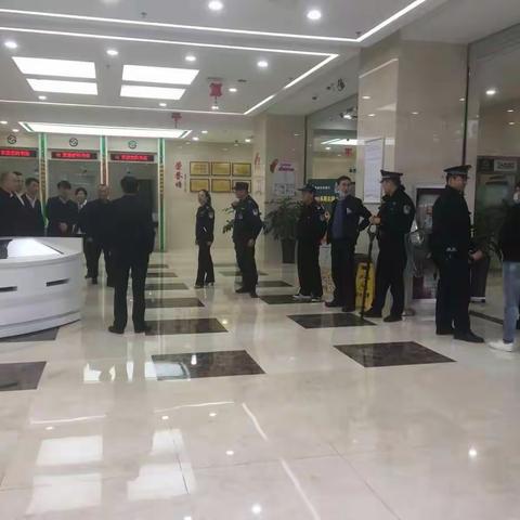 韩城农商银行营业部联合韩城市公安局新城派出所开展反恐反抢劫应急预案演练