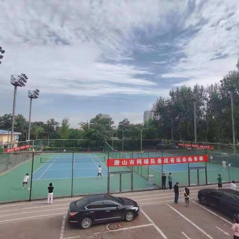 唐山市网球队备战省运会热身赛在市多功能馆举行