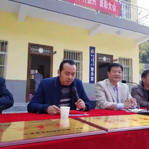 10月16日梅岔村举办“弘扬孝善敬老、投身脱贫攻坚、助推乡村振兴”表彰大会暨助力脱贫攻坚义诊活动