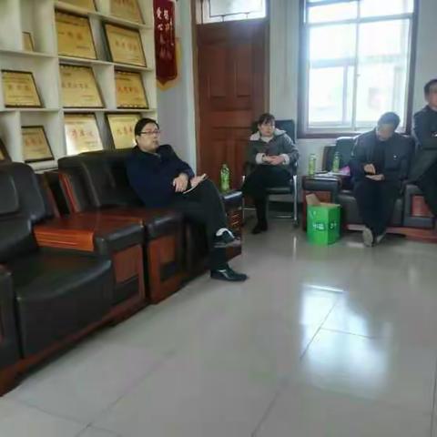 班主任工作，“爱”字当头--十二中班主任工作经验交流会