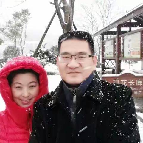 我俩携手同行、岁月静好