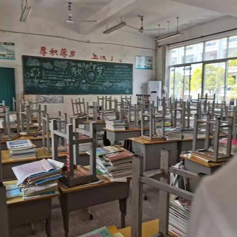 美好环境净化更美好的心灵——记横峰三中高二年级班级卫生大比拼