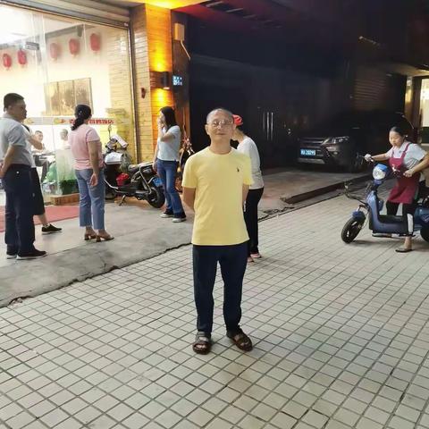 海口市农业技术推广中心派工作人员深入网格包点金星社区工展巩卫工作