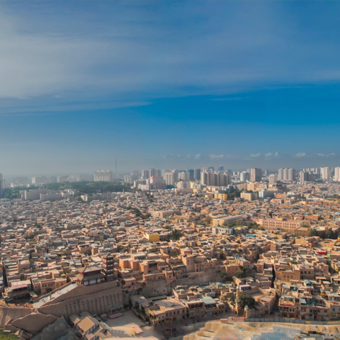 喀什是一个非常值得一去的城市，它的历史文化、自然风光和美食都让人印象深刻。