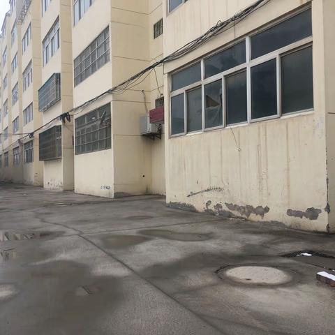 秦陵街办秦陵社区无畏严寒、无畏雨雪开展每日环境卫生大检查